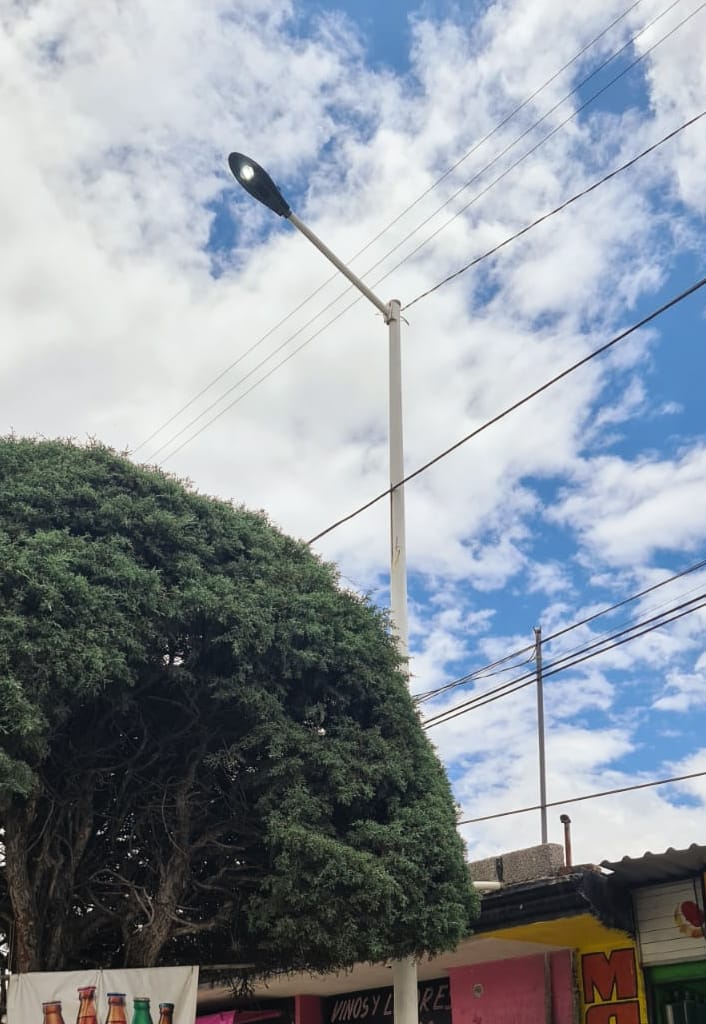 Refuerza Ayuntamiento de Apetatitlán programa para mejorar iluminación